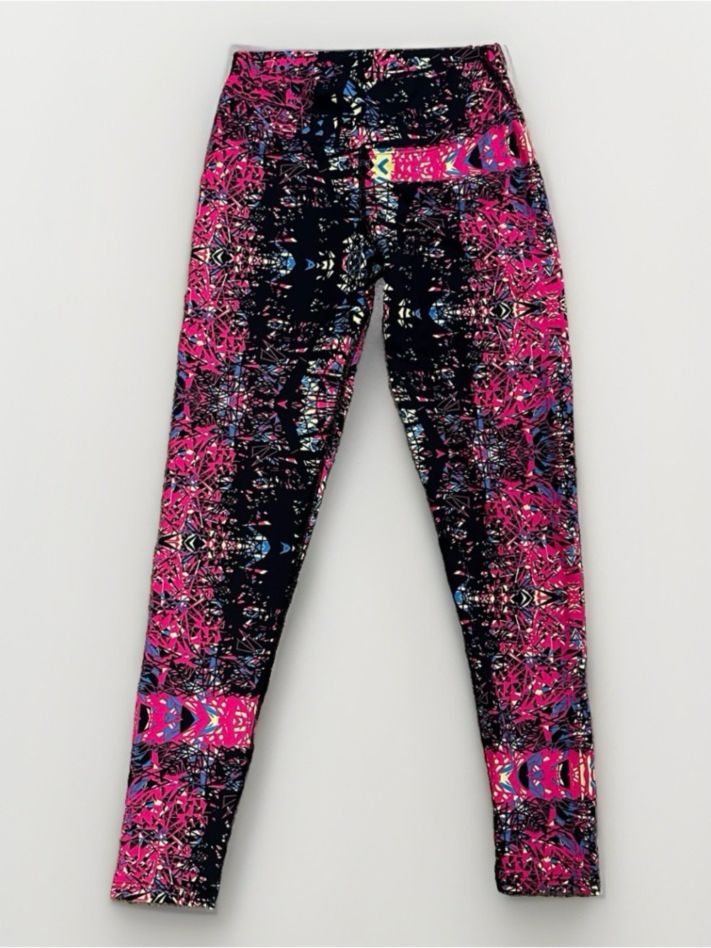 Dona Jo Women’s Vibrant Kaleidoscope Performance Leggings Neon Geometric Print